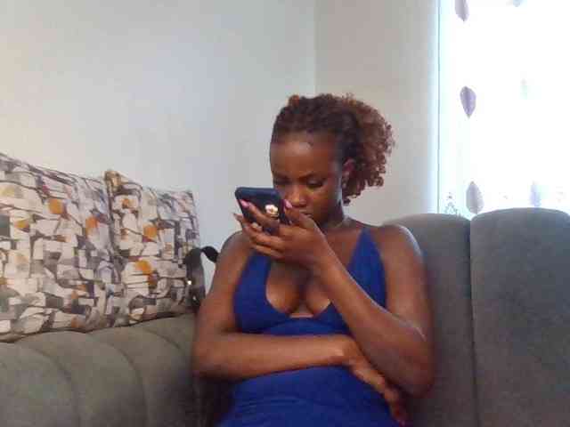 PetiteDivah24 webcam