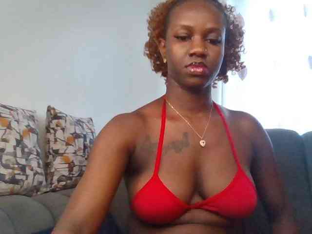 PetiteDivah24 webcam