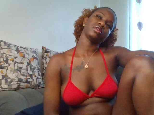 PetiteDivah24 webcam