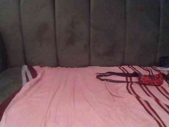 PetiteDivah24 webcam