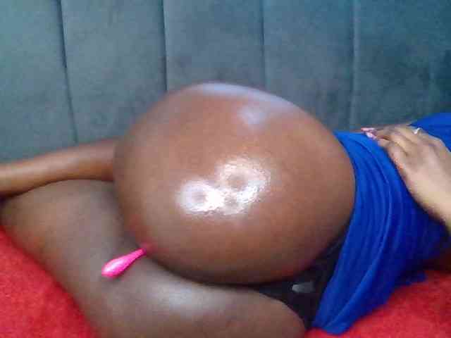 PetiteDivah24 webcam