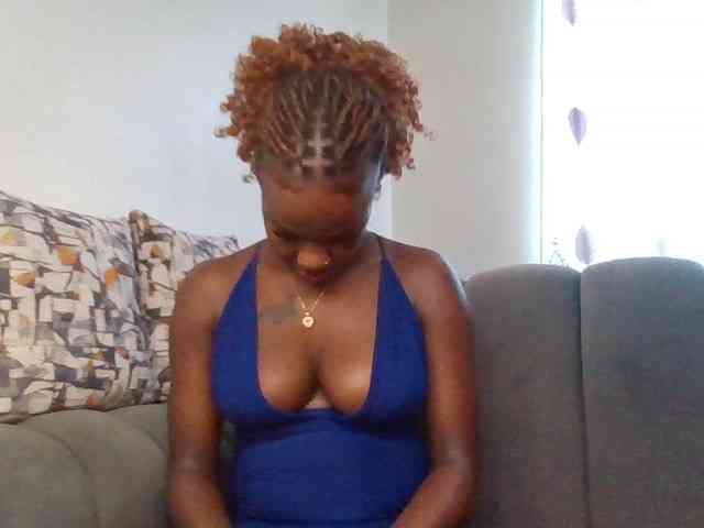 PetiteDivah24 webcam