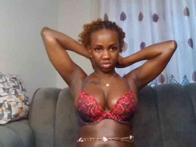 PetiteDivah24 webcam