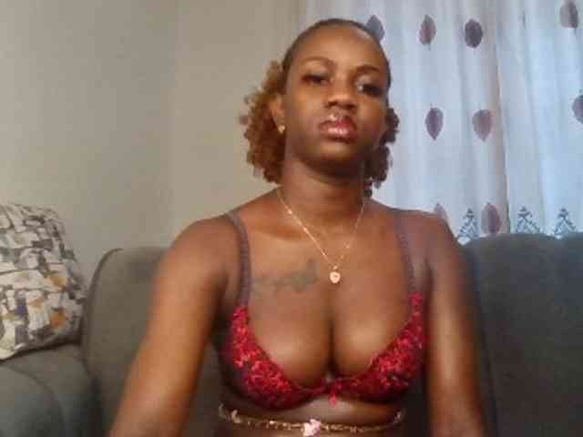 PetiteDivah24 webcam