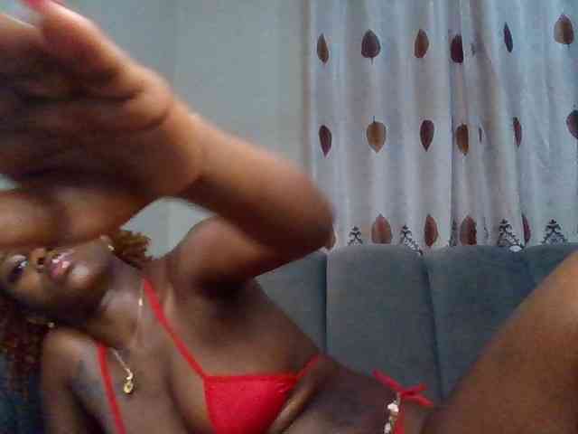 PetiteDivah24 webcam