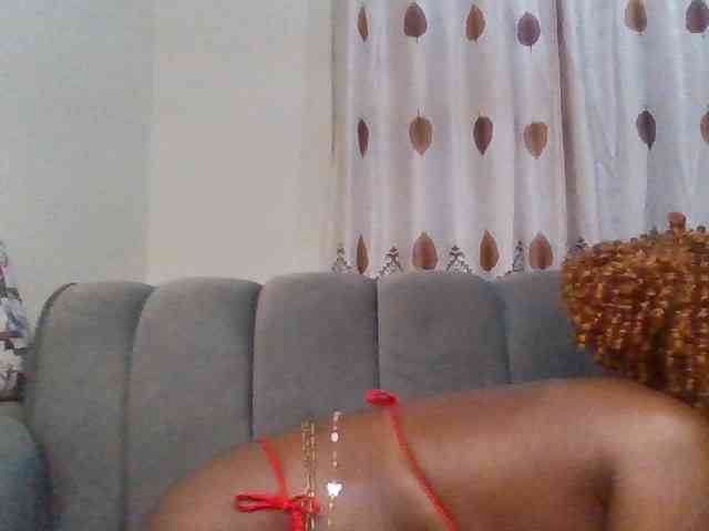 PetiteDivah24 webcam