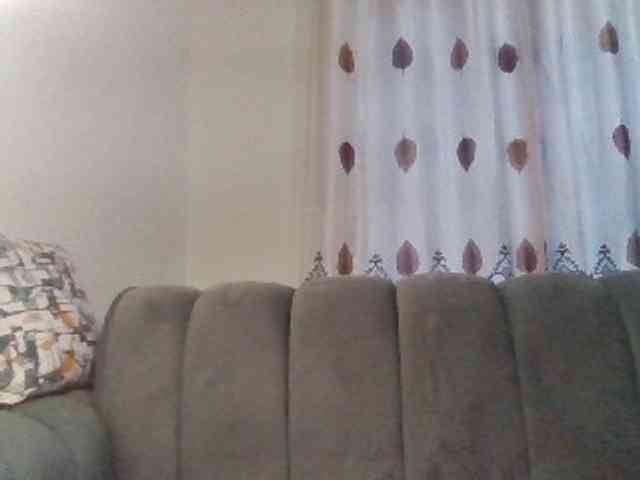 PetiteDivah24 webcam