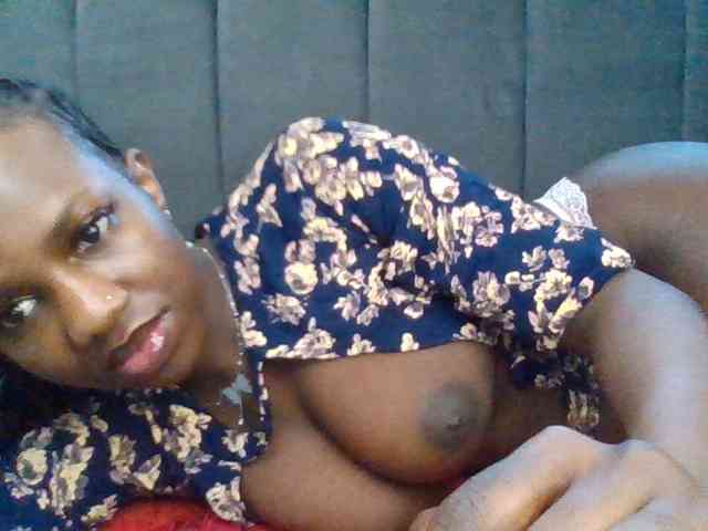 PetiteDivah24 webcam