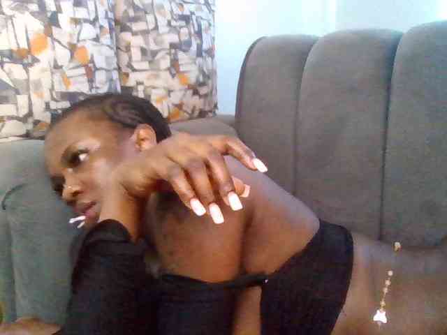 PetiteDivah24 webcam