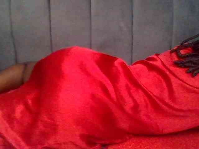PetiteDivah24 webcam