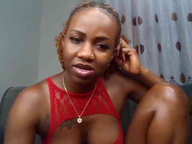 PetiteDivah24 webcam