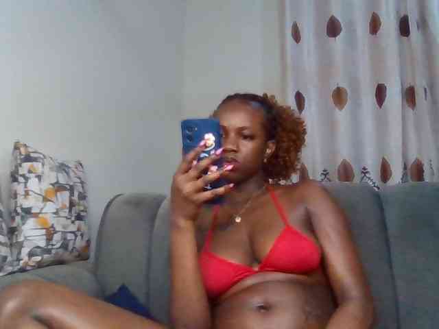 PetiteDivah24 webcam