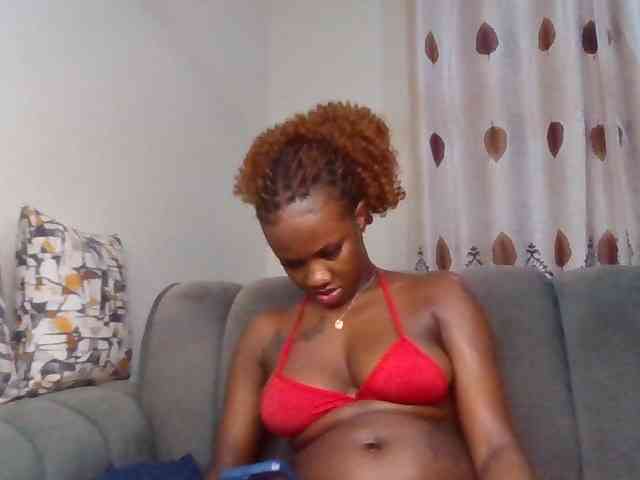 PetiteDivah24 webcam