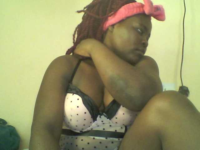 Royalsexy, 22 y/o - Live Cam on BongaCams