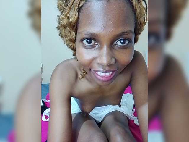 le modèle PrettyDoll3 est en webcam porno dans un show sur le site bongacams, il possède les tags suivants: Ebony,Blonde,Trimmed