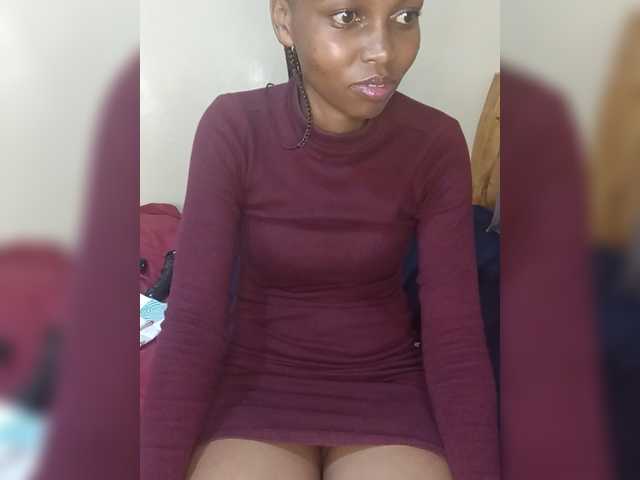 le modèle PrettyDoll3 est en webcam porno dans un show sur le site bongacams, il possède les tags suivants: Ebony,Brunette,Trimmed