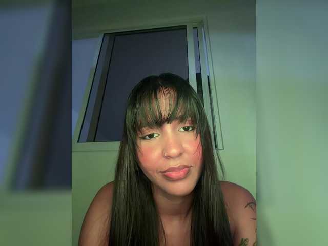 le modèle mylasantana est en webcam porno dans un show sur le site bongacams, il possède les tags suivants: Latino/Hispanic,Brunette,Trimmed