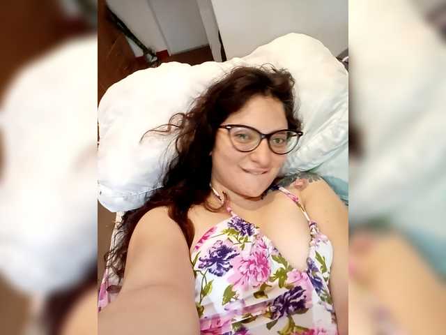 Florcita218 live cam on BongaCams