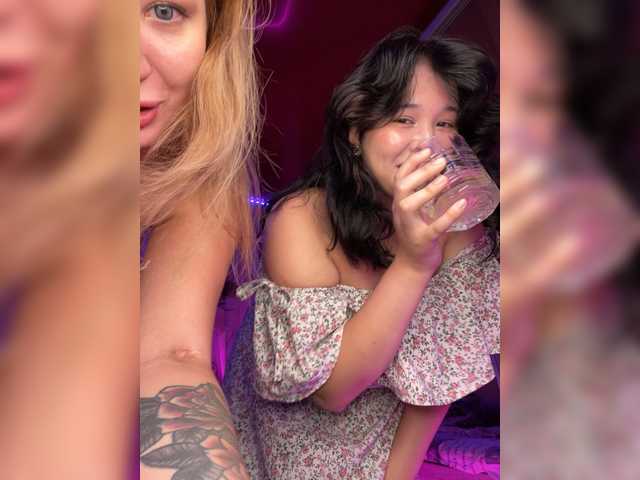 Redlipstwo live cam on BongaCams