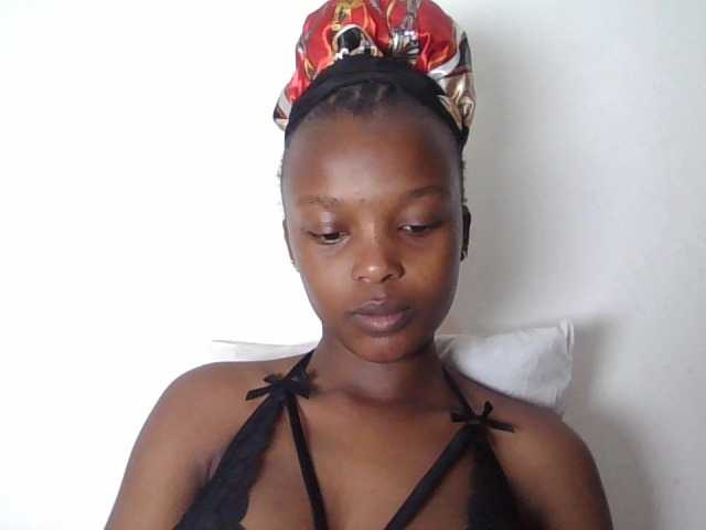 Poonie-luv live cam on BongaCams