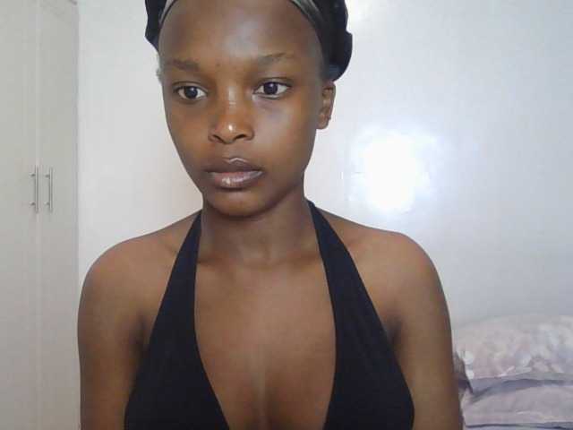 Poonie-luv live cam on BongaCams