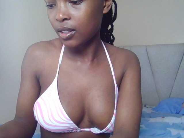 Poonie-luv live cam on BongaCams
