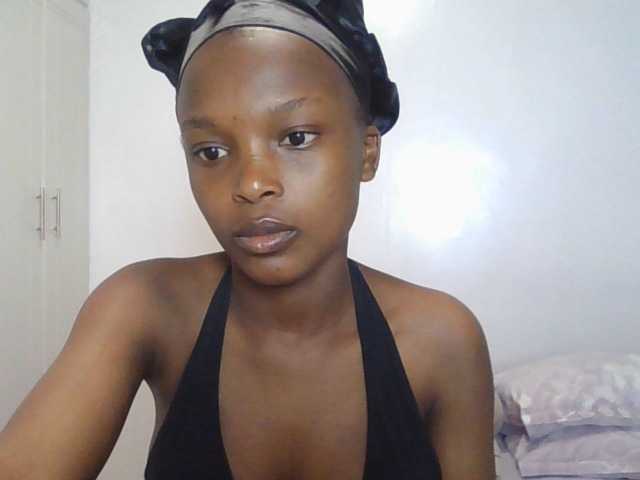 Poonie-luv live cam on BongaCams