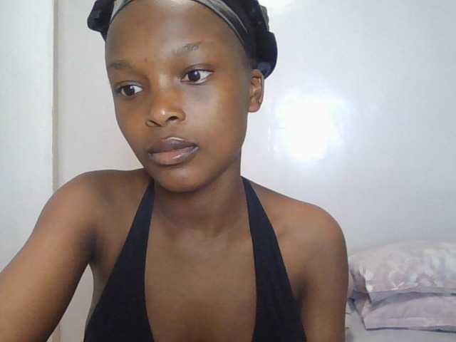 Poonie-luv live cam on BongaCams