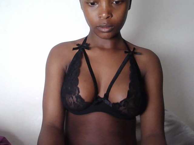 Poonie-luv live cam on BongaCams