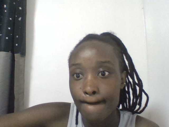 Bloomy-luv live cam on BongaCams