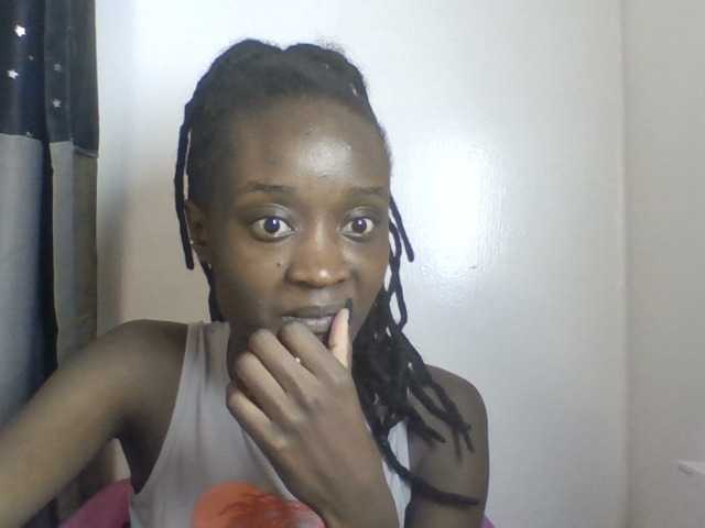Bloomy-luv live cam on BongaCams