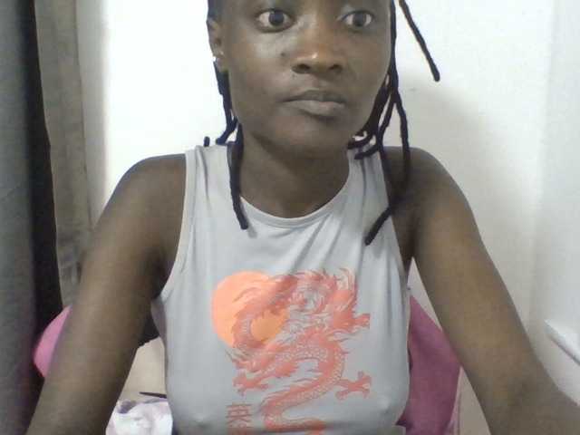 Bloomy-luv live cam on BongaCams