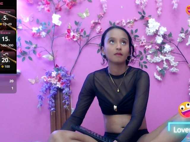 skinnytiana18 live cam on BongaCams