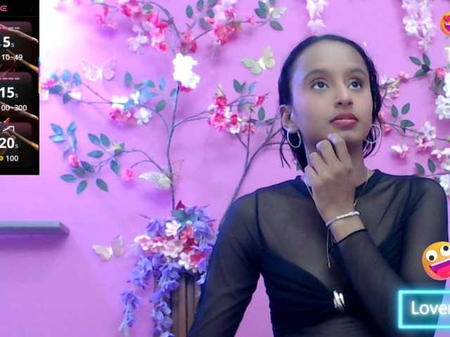 skinnytiana18 live cam on BongaCams