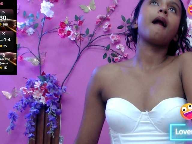 skinnytiana18 live cam on BongaCams