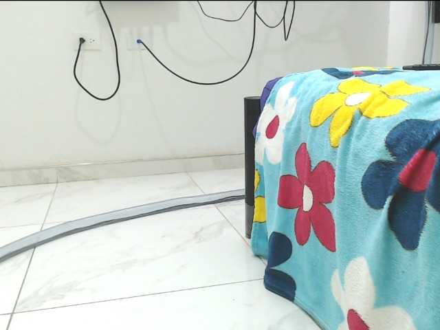 saracurvy54 live cam on BongaCams