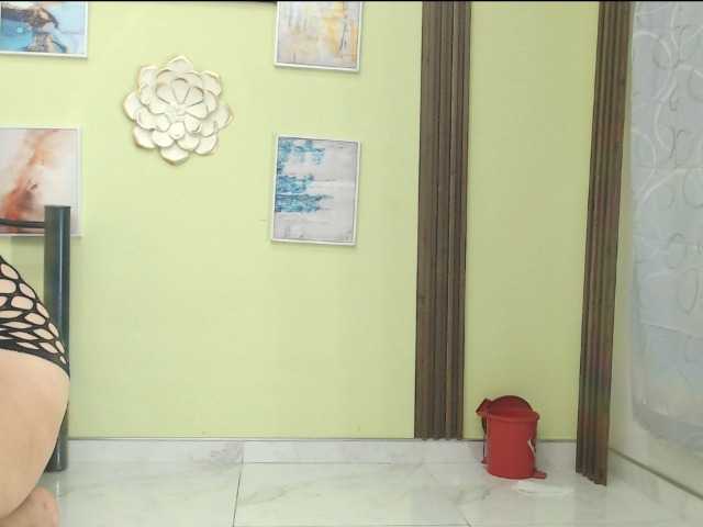 saracurvy54 live cam on BongaCams