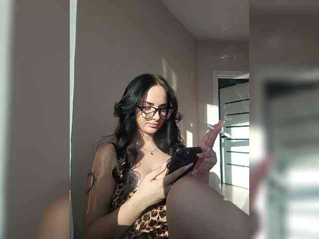 HiddenKittyLust webcam