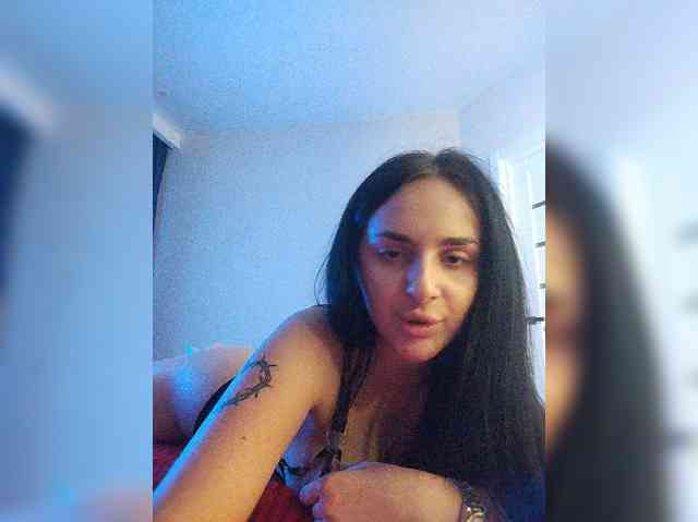 HiddenKittyLust webcam
