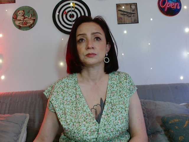 CoralShine80 live cam on BongaCams