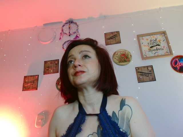 CoralShine80 live cam on BongaCams