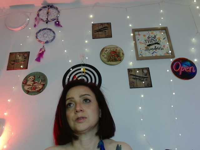 CoralShine80 live cam on BongaCams