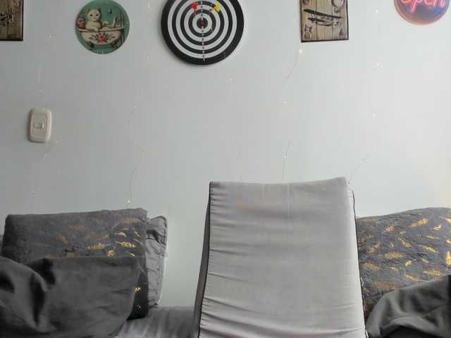 CoralShine80 live cam on BongaCams