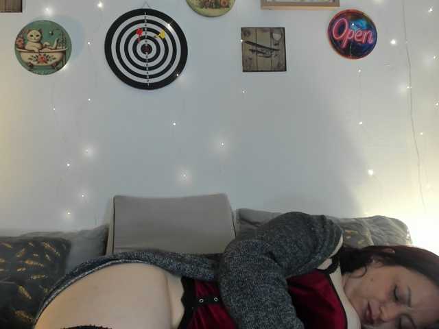 CoralShine80 live cam on BongaCams
