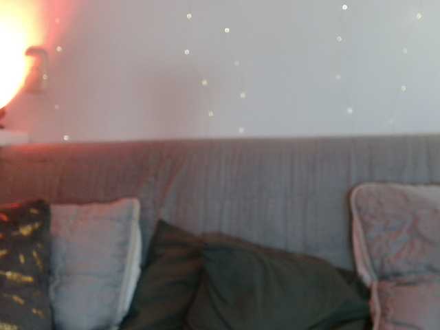 CoralShine80 live cam on BongaCams