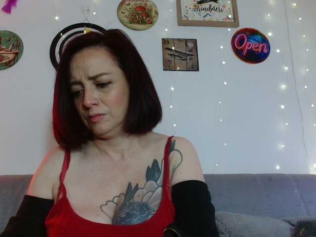 CoralShine80 live cam on BongaCams
