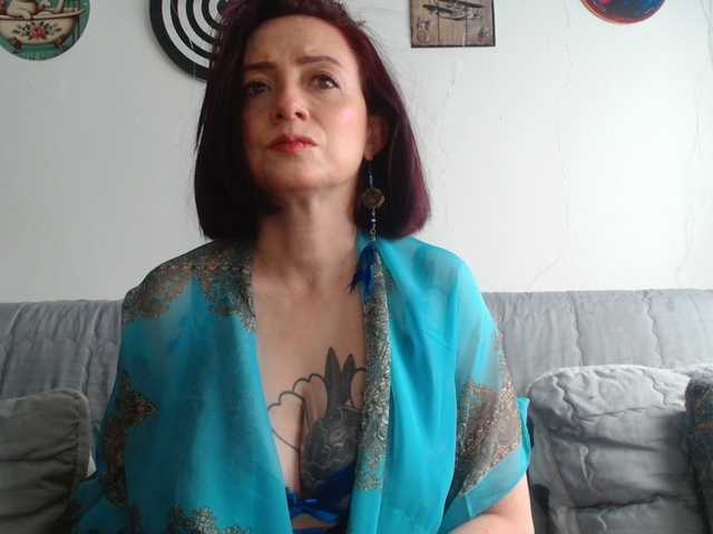 CoralShine80 live cam on BongaCams