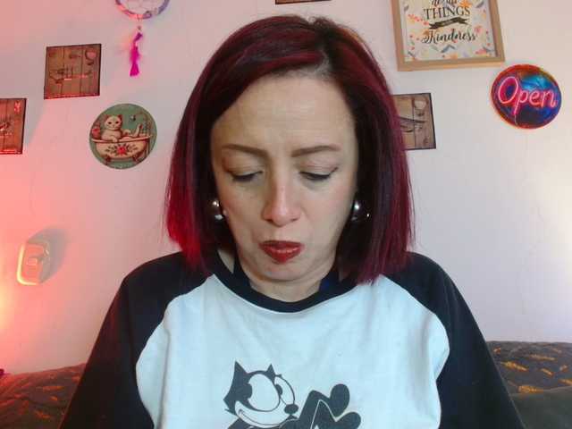 CoralShine80 live cam on BongaCams