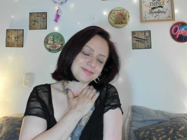 CoralShine80 live cam on BongaCams