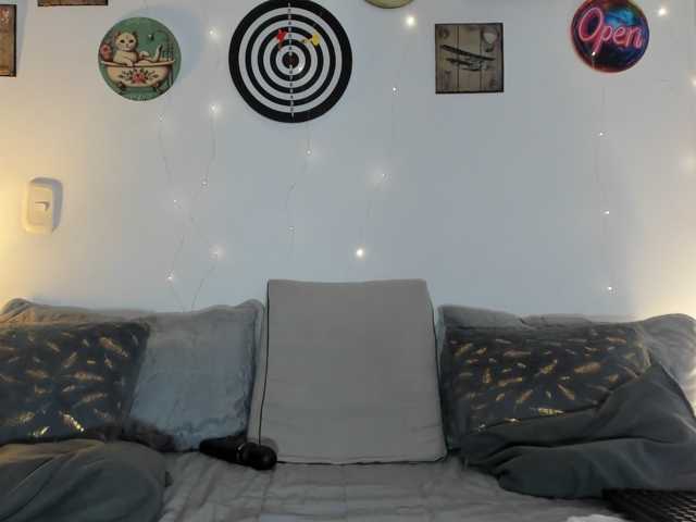 CoralShine80 live cam on BongaCams